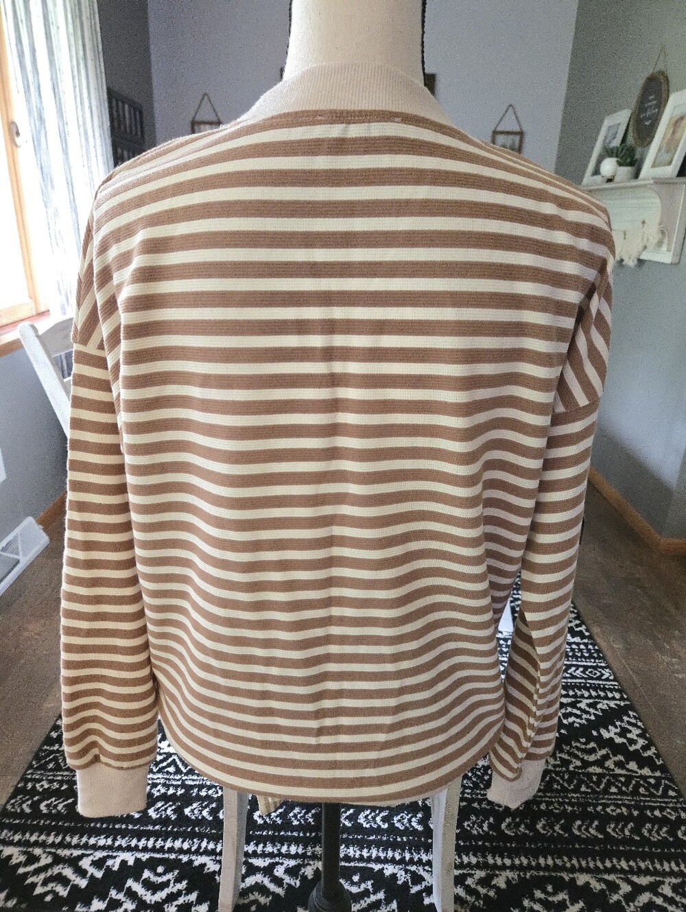 Small Stacatto sweatshirt. - Picture 3 of 4